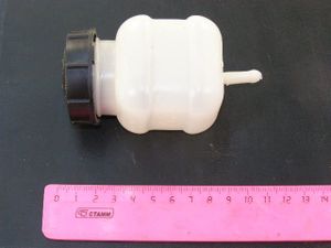 Бачок главного цилиндра сцепления ВАЗ-2101-07, КАМАЗ в сборе с крышкой Мастер-М