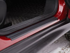 Накладки на внутренние пороги, шагрень, 4шт, черные, ABS-пластик, для авто Nissan Juke 2010-2019