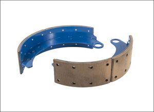 Колодки тормозные задние штампованно-сварные с накладками.