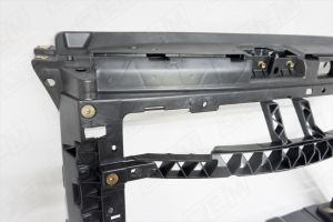 Суппорт радиатора VW POLO 10-- (цент.) oem0028panp O.E.M.