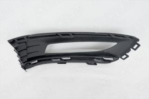 Решетка переднего бампера VW POLO 15-- (с туманками) с хромом R oem1306r O.E.M.