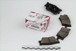 Тормозные колодки оригинал 0446633180 Toyota